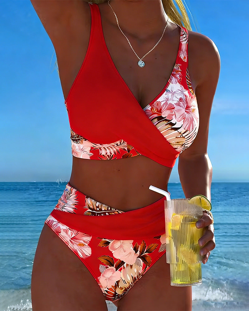 Mariana │ Bikini con estampado floral contrastante y abertura