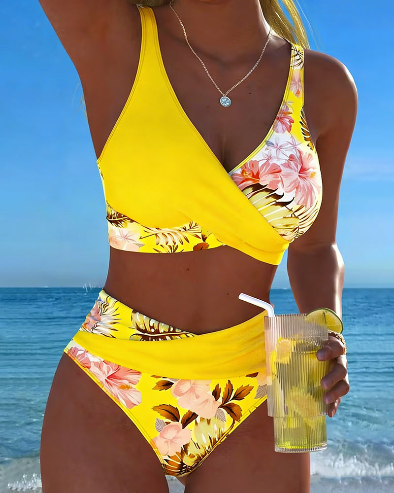 Mariana │ Bikini con estampado floral contrastante y abertura